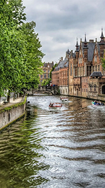 Bruges river boats, City houses HD phone wallpaper