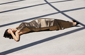 Golden Rectangles, composition, fashion designer, lying down, concrete, brunette, rectangle, Carla Zampatti, gold, dress, shadows, australian, 2017, sun HD wallpaper
