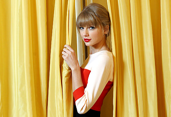 Taylor Swift Red Lips, taylor-swift, music, celebrities, singer, dress HD wallpaper