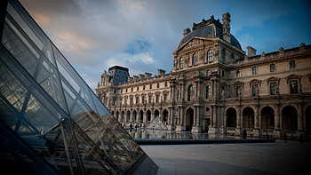 Striking Louvre , Artistic impression, Unique museum view, Captivating artwork HD wallpaper