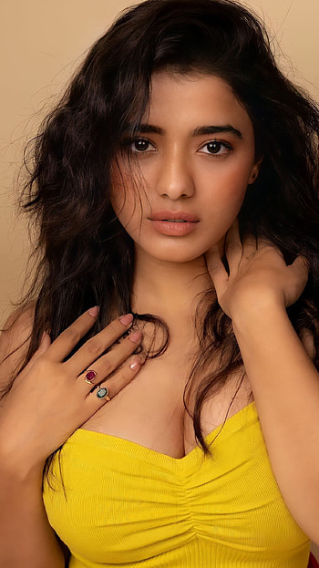 Kethika sharma, telugu actress HD phone wallpaper