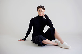 Girl Sitting On Floor , girls, model HD wallpaper