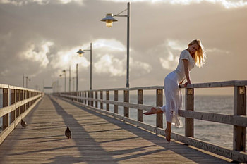In the light of the rising sun, rising, sea, blonde, girl, beauty, white dress, wharf, light, scenary, clouds, sky, sun HD wallpaper