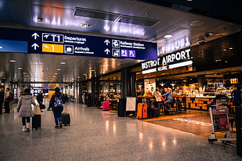 Travelers at Helsinki Airport dining and shopping near departures and arrivals. HD wallpaper