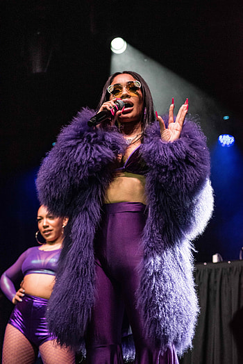 Saweetie's impressive talent, Musical success, Recognition and praise, Rising star HD phone wallpaper