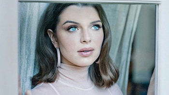 Julia Fox, Kanye West's new girlfriend HD wallpaper