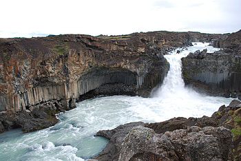 Aldeyjarfoss Waterfall, waterfall, aldeyjarfoss, cliff, rock HD wallpaper
