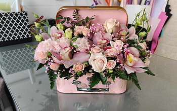 pink suitcase with roses, flower decoration, bouquet of roses, original decoration of roses, beautiful flowers HD wallpaper