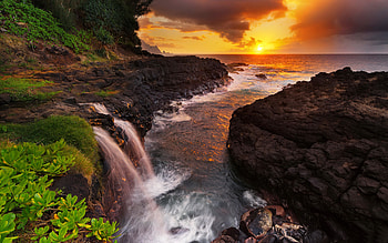 Sea bay at sunset, sea, shore, waves, clouds, sky, rocks, sunset, fiery, waterfall HD wallpaper