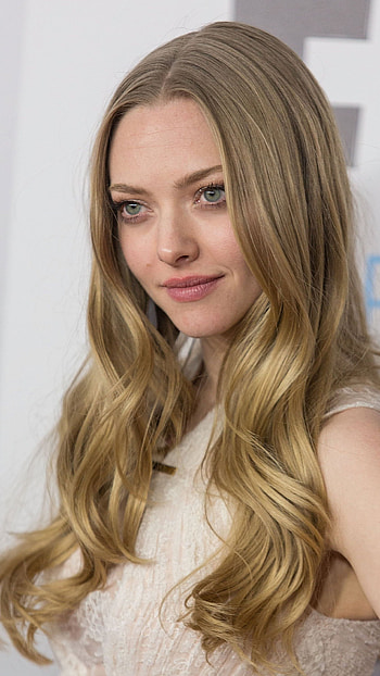 Amanda Seyfried, hollywood actress HD phone wallpaper