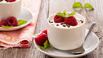 Dessert , Tempting chocolate and raspberry, Indulgent spoonful, Irresistible dessert treat HD wallpaper