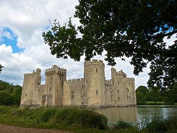 Bodiam Castle, Medieval fortress, English heritage, Architectural marvel HD wallpaper