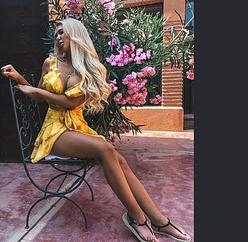 ANDREANE CHAMBERLAND, jewelry, sitting, platunum blonde, azalea bushes, short yellow dress, sandals HD wallpaper