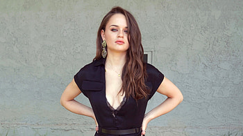 Blonde Girl Model Joey King Is Wearing Black Dress Girls HD wallpaper