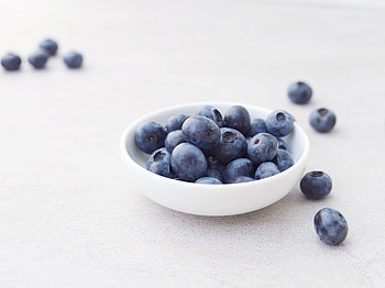 Minimal, bowl of blueberry, fruits HD wallpaper