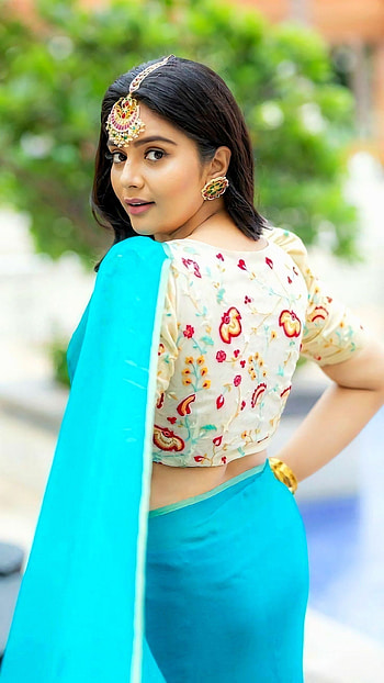 Sreemukhi, saree beauty HD phone wallpaper