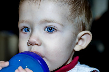 Sippy cup, blue, littleboy, white, res, eyes, popular, cup, people, face, child HD wallpaper
