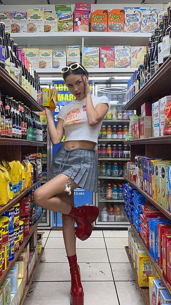 Olivia Rodrigo, super, compras HD phone wallpaper