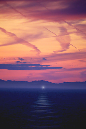 Sea, Twilight, Shore, Bank, Dark, Shine, Light, Fog, Dusk, Ray HD phone wallpaper