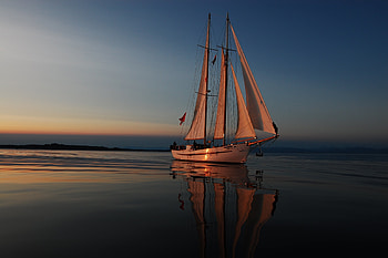 Sea, Miscellanea, Miscellaneous, Journey, Rest, Relaxation, Evening, Sails, Sail, Yacht, Reflections Of The Sunset, Gleams Of The Sunset HD wallpaper