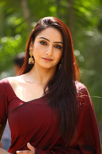 Ragini Dwivedi, people_in_nature, Kannada_actress HD phone wallpaper