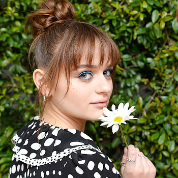 Joey King Movies, Rising star, Versatile actress, Film industry talent HD phone wallpaper