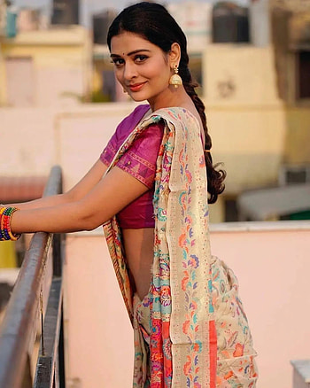 Payal rajput, joint, street fashion HD phone wallpaper