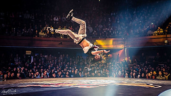 Breakdance , Urban dance style, Acrobatic athleticism, Hip-hop culture HD wallpaper
