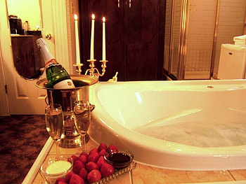 Champagne Bath for Tatjana ( Tamara012) :), champagne, chocolate, bath, strawberries HD wallpaper
