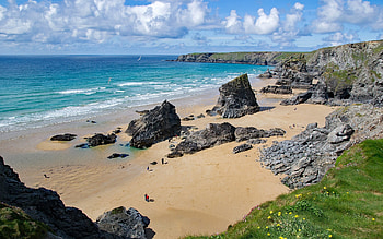 Beach in Cornwall, UK, United Kingdom, rocks, beach, sea, coast, clouds HD wallpaper