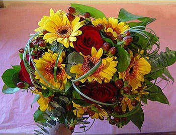 Bouquet, roses, daisies HD wallpaper