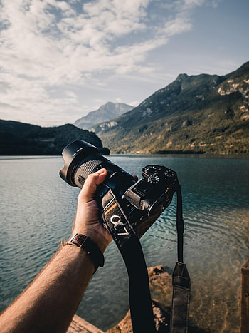 Mountains, Hand, Miscellanea, Miscellaneous, Lens, Focus, Camera HD phone wallpaper