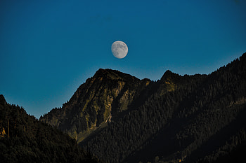 Evening, moon, mountains HD wallpaper