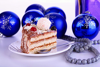 •✿• One complete Christmas •✿•, winter, merry christmas, beads, ornaments, delicious, balls, cake, complete, snowflakes, love, deep blue, decorations, silver, nature, forever HD wallpaper