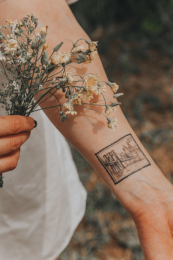 Flowers, Miscellanea, Miscellaneous, Bouquet, Hands, Tattoo HD phone wallpaper