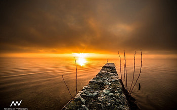 Sunrise by the anyient pier, sea, clouds, pier, ancient, sunrise HD wallpaper