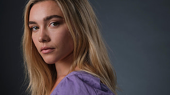 Florence Pugh , Artistic compositions, Striking poses, Visual appeal HD wallpaper