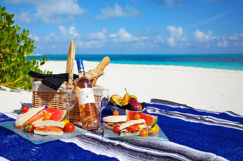 Picnic on the Beach, island, sand, tropical, dine, tahiti, beach, eat, islands, ocean, picnic, sea, exotic, paradise, food, dining, lunch, bora bora, polynesia HD wallpaper
