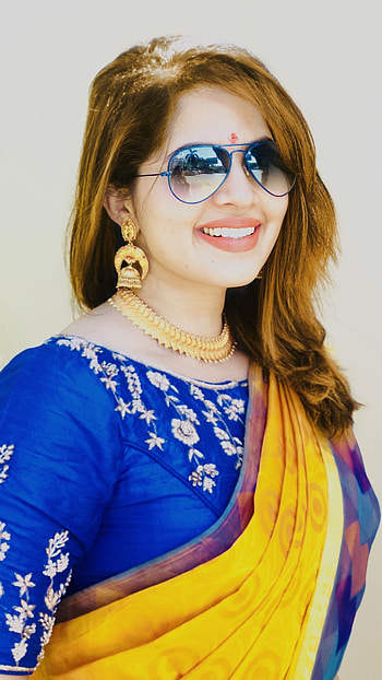 Devika madavan, saree beauty, tamil actress HD phone wallpaper