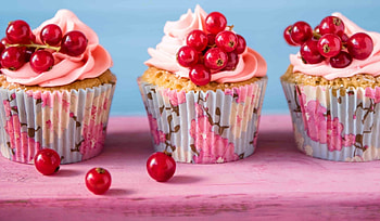 Cupcakes, blue, sweet, dessert, berry, food, pink, fruit, cupcake, trio HD wallpaper