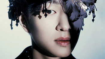 SHINee members, Passionate performances, Dance-pop genre, Electrifying stage HD wallpaper