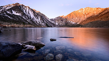 Alpenglow at Convict Lake, near Mammoth Lakes, California, sky, rocks, mountains, sunrise, stones, usa HD wallpaper