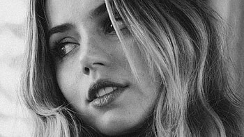 Ana De Armas Black And White hoot, ana-de-armas, celebrities, girls, monochrome, black-and-white HD wallpaper