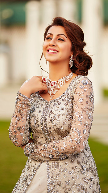 Nikki galrani, multilingual actress, cute HD phone wallpaper