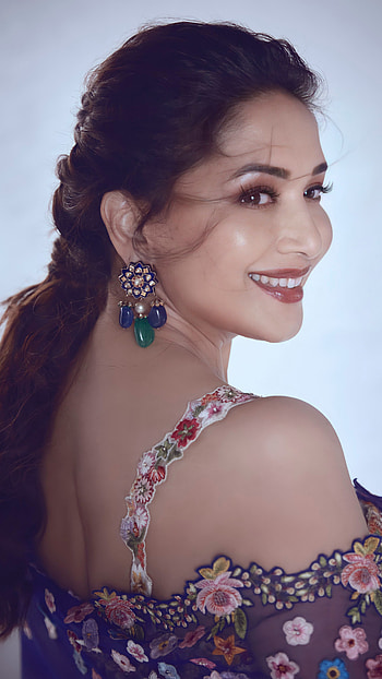 Madhuri Dixit, bollywood actress HD phone wallpaper