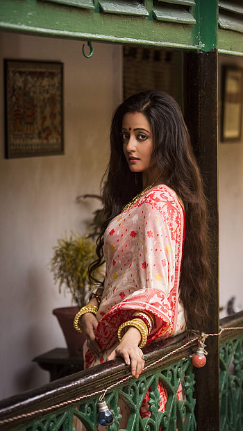 Raima Sen, bollywood actress, saree lover HD phone wallpaper