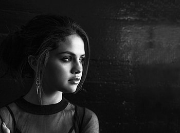 Selena Gomez Monochrome , selena-gomez, music, celebrities, girls, monochrome, black-and-white HD wallpaper