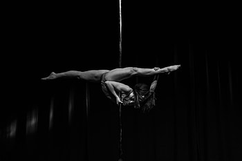 Pole Dance show, Artistic performance, Energetic moves, Mesmerizing act HD wallpaper