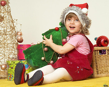A little kids, graphy, colors, lovley, gift, beauty, abstract, feet, christmas tree, color, eyes, hands, other, kids, gifts, balls, girl, beautiful, hand, little, decoration, pretty, christmas, light, decorations, funny, hair HD wallpaper