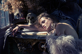 To be or not to be, halloween, feather, model, skull, girl, woman HD wallpaper